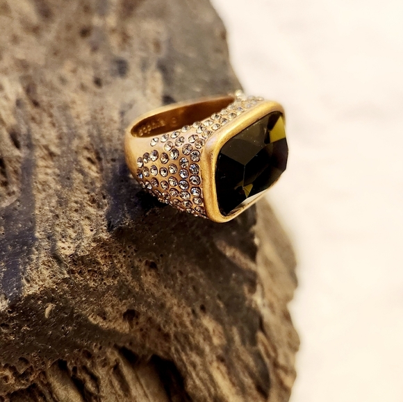 Lia Sophia VISIONAIRE Green Crystalin Matte Gold Tone Ring - Sz 8 - Picture 5 of 11
